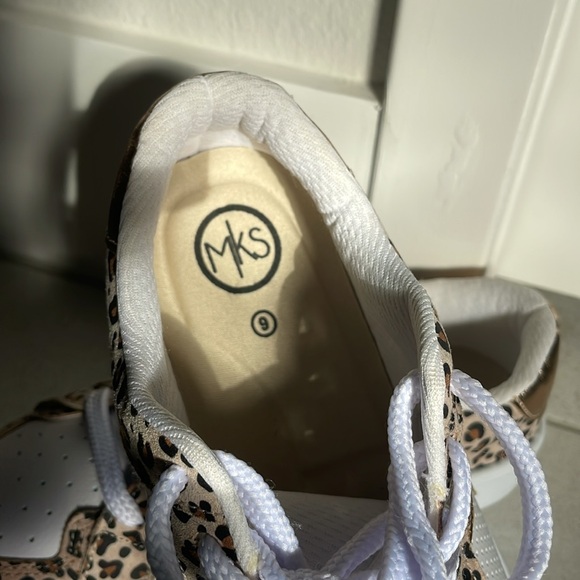 Super cute Michael Kors shoes, size 9 - Picture 7 of 7
